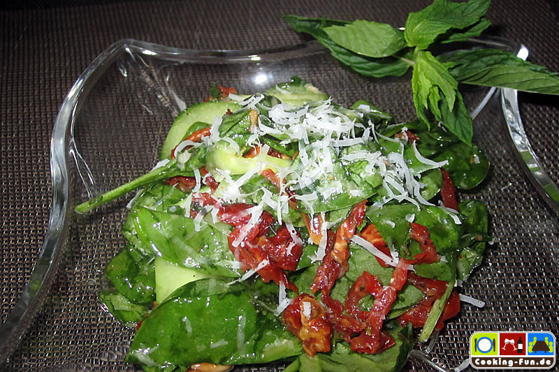 Mediterraner Spinatsalat