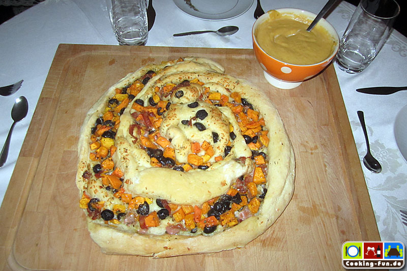 Kürbis-Dinkel-Brot mit Kürbis-Knoblauch-Dip