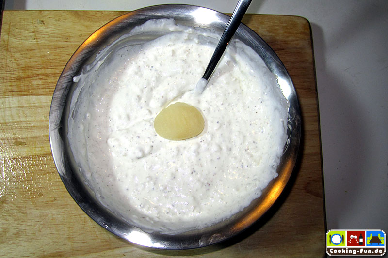 Joghurt mit getrocknetem wilden Knoblauch