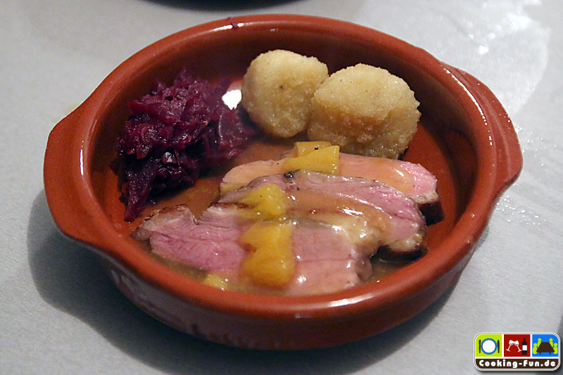 Orangierte Entenbrust mit Kartoffelklößen an Cranberry-Rotkohl