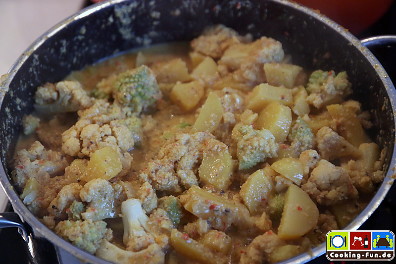 Veggy-Curry mit Kartoffeln, Blumenkohl und Kokos