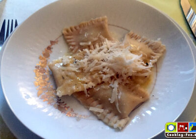 Glutenfreie Spargelravioli mit Zitronenbutter und Parmesan